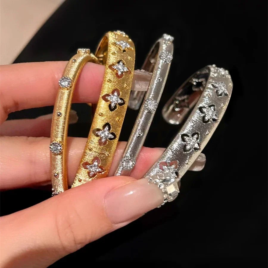 1 Piece of Antique-Style Four-Leaf Flower Pattern Women's Bracelet with Brushed Vintage Style and Luxurious Zircon Design