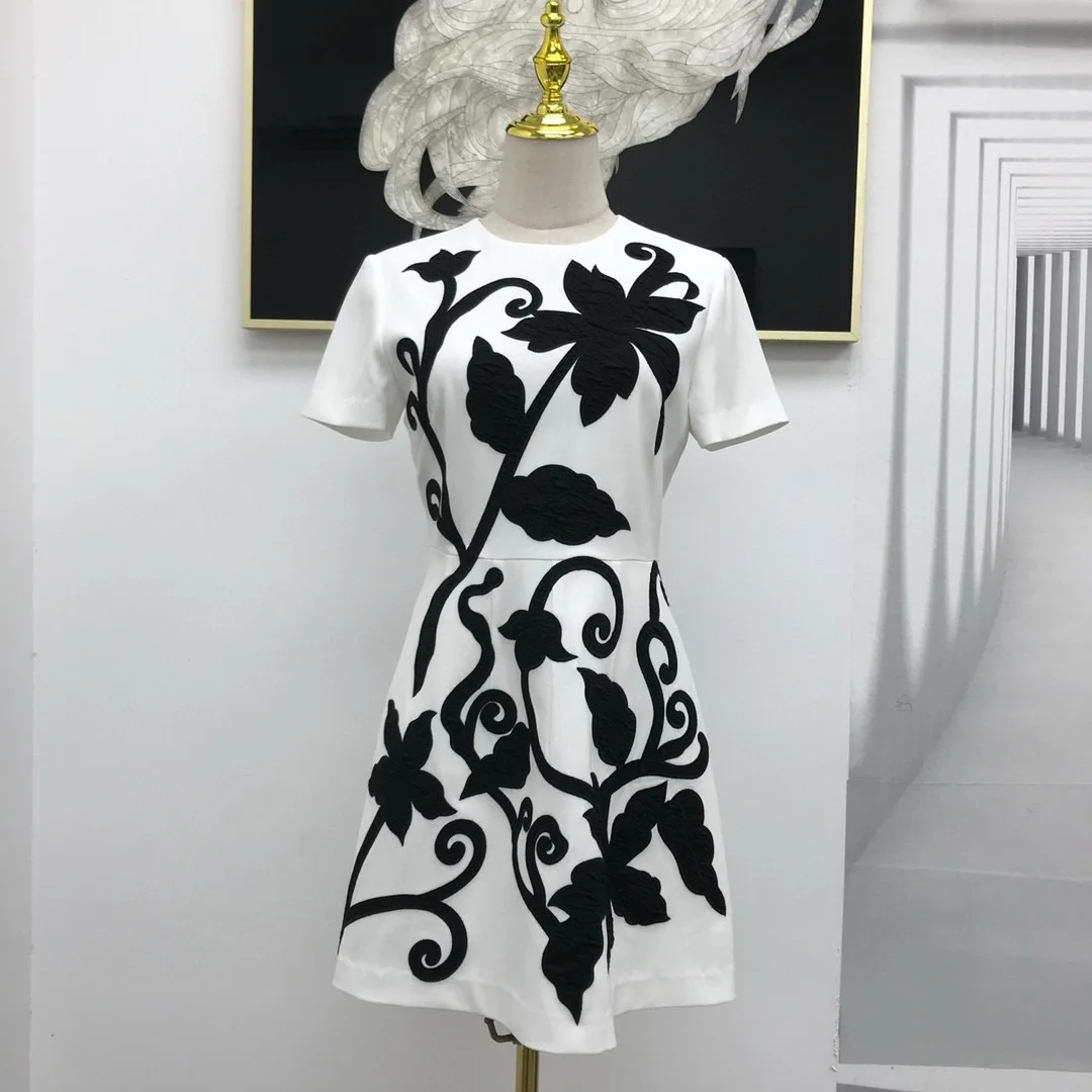 Vestido corto de manga corta con cuello redondo para mujer, minivestido elegante con bordado Floral hecho a mano, Color blanco y negro, alta calidad