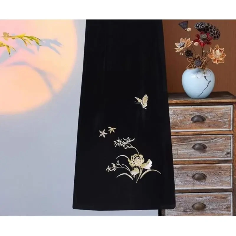 Chinese Embroidery Butterfly Skirt High-end Flower Velvet Midi Skirt Autumn Winter Black Elegant Skirt Slim Waist