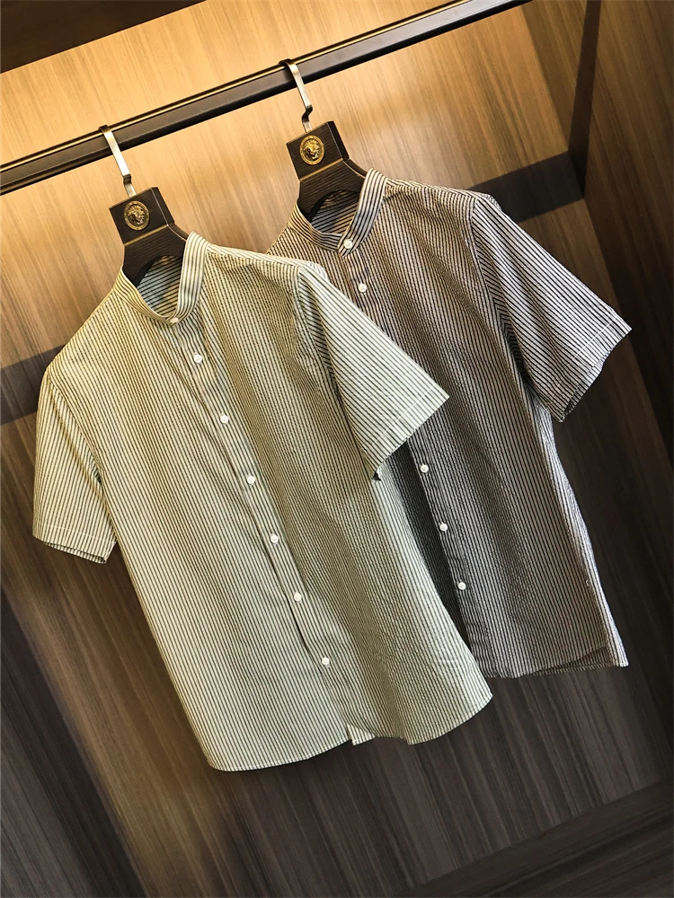 

Летняя мужская дышащая полосатая ткань с воротником Генри Busin Casual ort Sve irt Текстурированная ткань с пузырьками Мягкая глянцевая тонкая подставка...