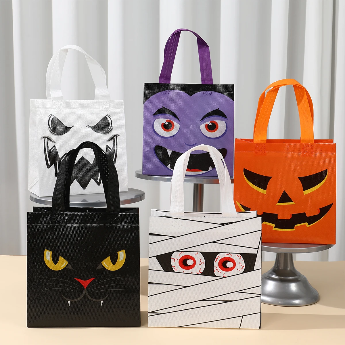 8PCS Halloween Non-Woven Treat Bags Pumpkin Ghost Bat Mummy Monster Cat Pattern Totes Bag Trick or Treat Halloween Party Favor