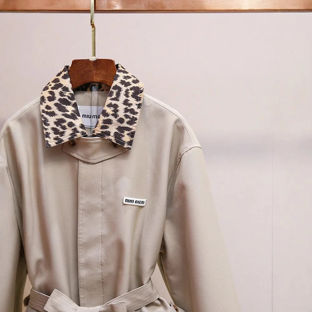 Luksusowy damski płaszcz w stylu retro z haftem w panterkę, luźny krój, z klapami, z paskiem w talii, długi rękaw, nowość na jesień.