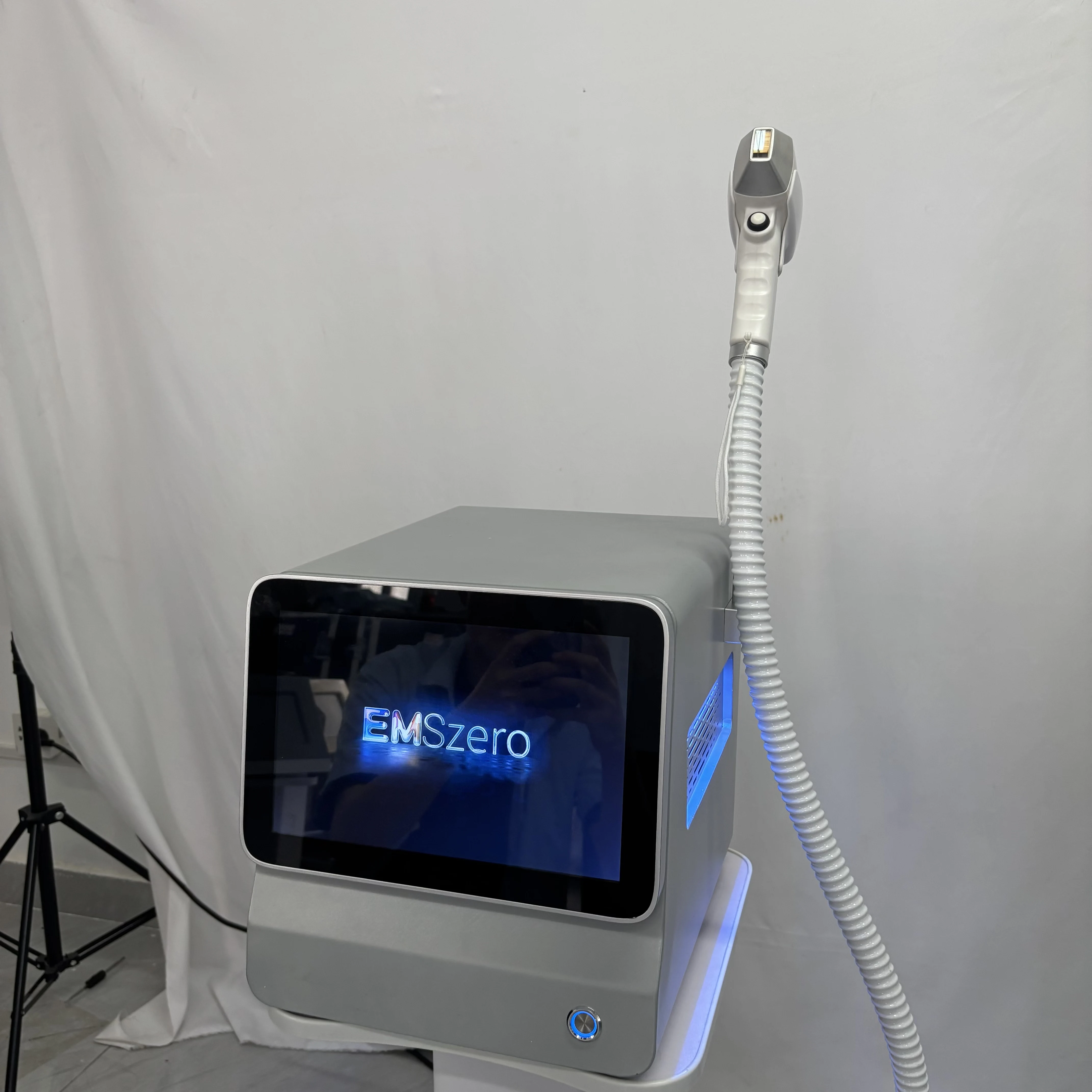 Dreiwellige Halbleiter-Laser-Haarentfernungsgerät, schmerzloses Laser-Haarentfernungsgerät mit Eispunkt, dauerhaftes Haarentfernungsgerät,