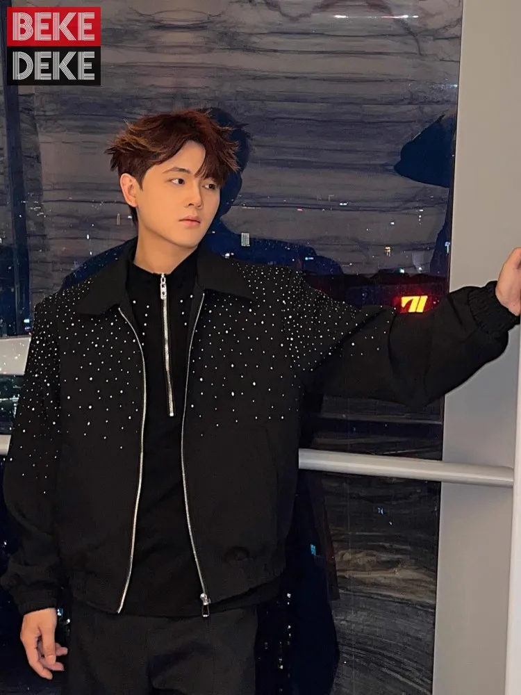

2025 Fashion Mens Black Short Coats Studded Diamond Design Blazers Double Zipper Turndown Collar Casual Shoulder Padded Jacket