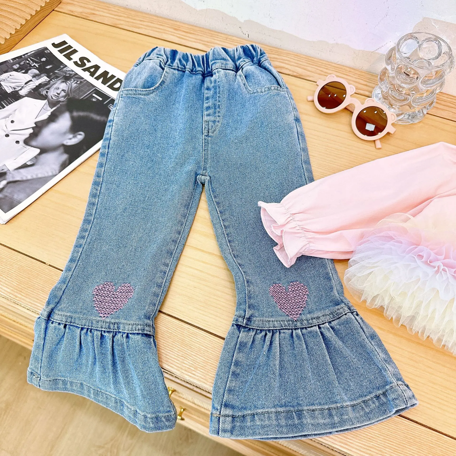 Spring and Autumn New Girls\' Clothing Set Cartoon Embroidered Cute Doll Shirt+Fashionable Love Flared Jeans Pants Children Suit