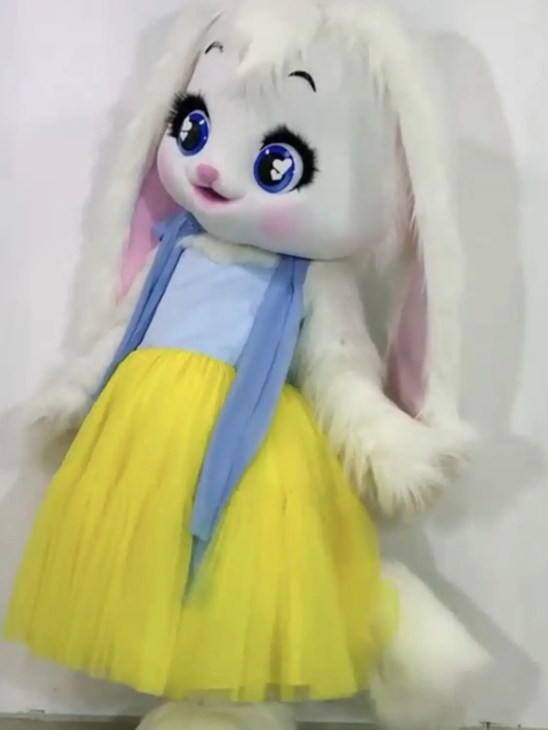 ชุดมาสคอตกระต่ายขาวพร้อมชุดเดรสหูยาว ตุ๊กตากระต่ายเดินได้ ชุดแฟนซีสำหรับฮาโลวีนและคริสต์มาส