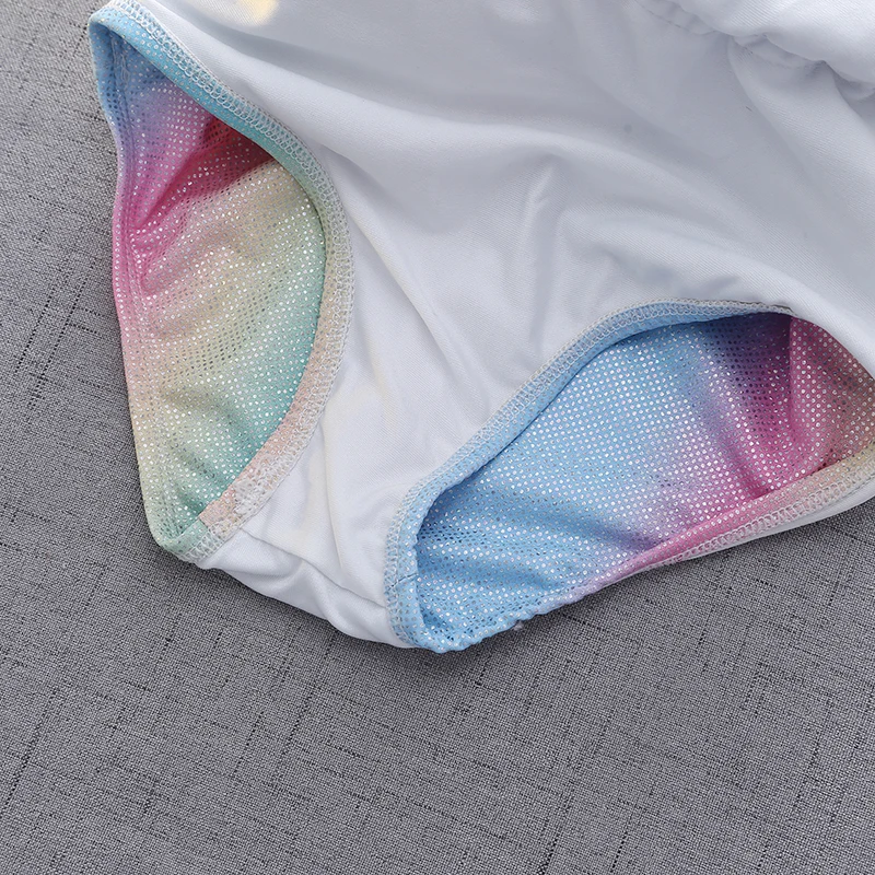 Costume da bagno a sirena da ragazza in due pezzi con gonna arricciata, stampe colorate sono perfette per sport spa e spiaggia senza maniche