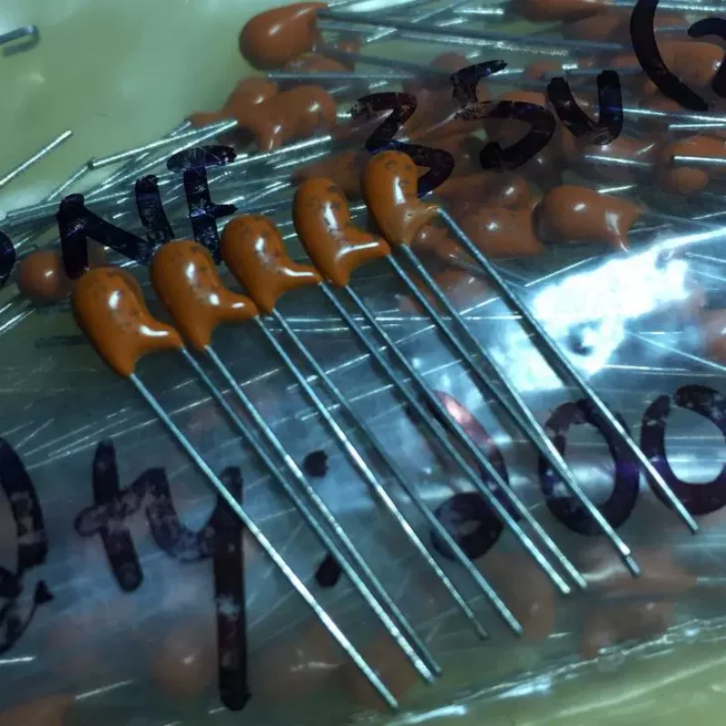 

10-100pcs The SPRAGUE 489D series 35V0.22UF tantalum capacitor and DAC player from the United States is easy to use