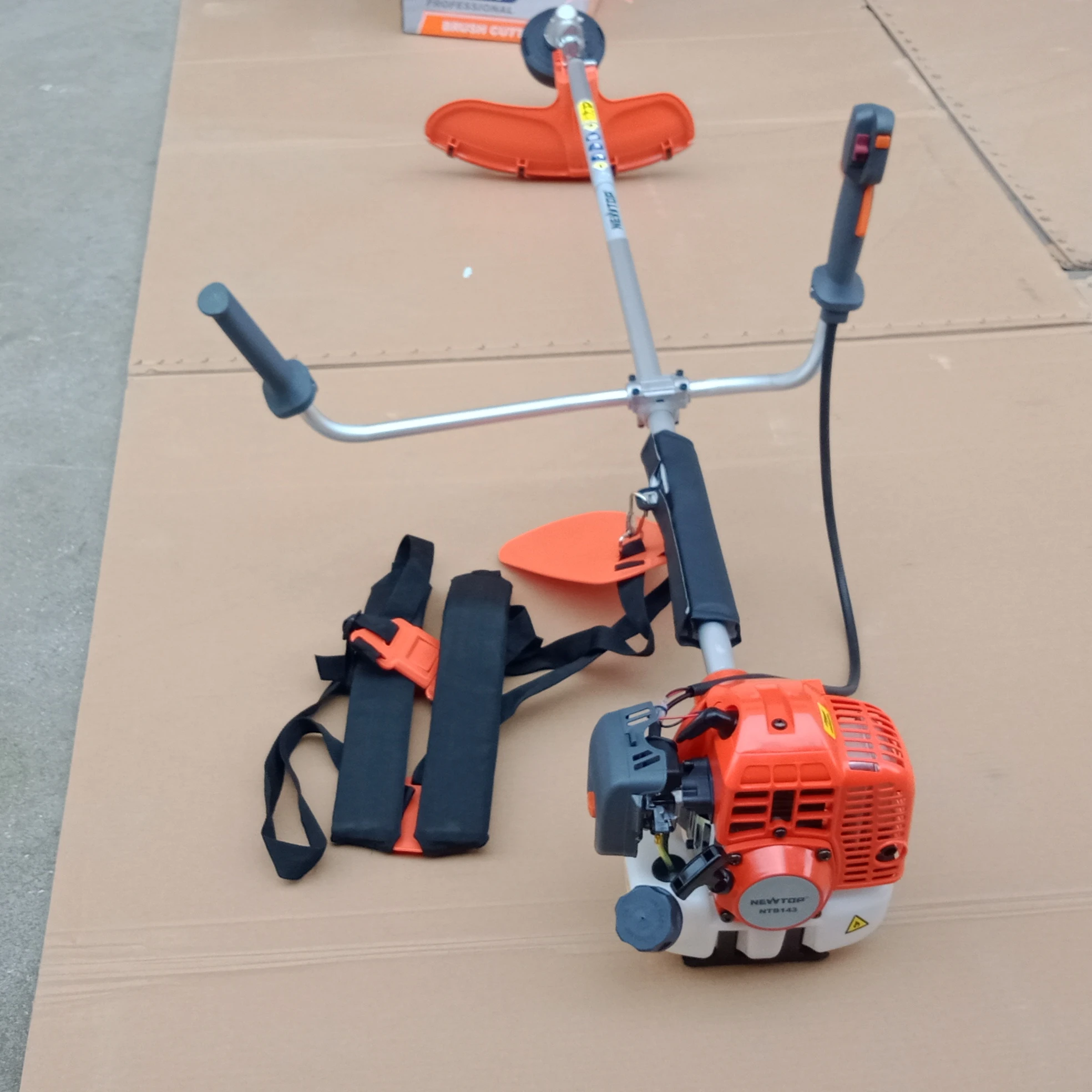 Professional 2-stroke HUS 143RII Grass Cutter String Trimmer Power Brush Cutter for Sale