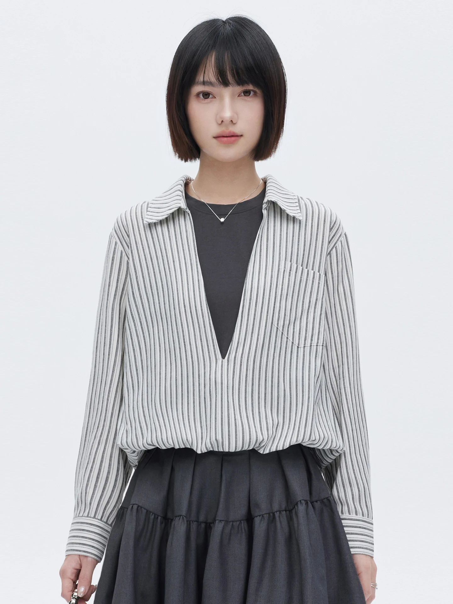 

Queen Mixed Fiber Color Woven Stripe Splicing Loose Fake Two-Piece irt Women's Top V-Ne Bloom Design Casual Sle