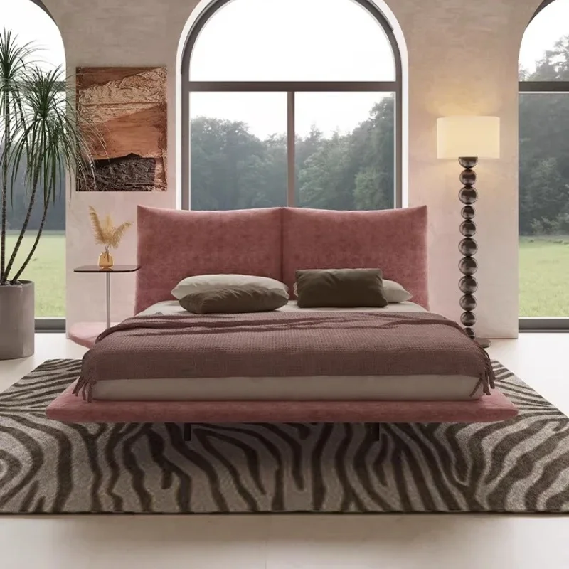 

Italian minimalist fabric bed, 1.8m master bedroom, double wedding bed, high-end atmospheric suspension upholstered petal bed