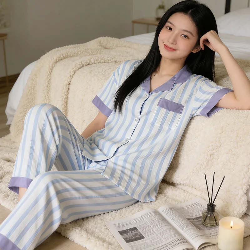 

Новый стиль: Пижамный комплект для девочек из жатой ткани, летний, в полоску, с коротким рукавом и длинными брюками, повседневный, свободный, для дома