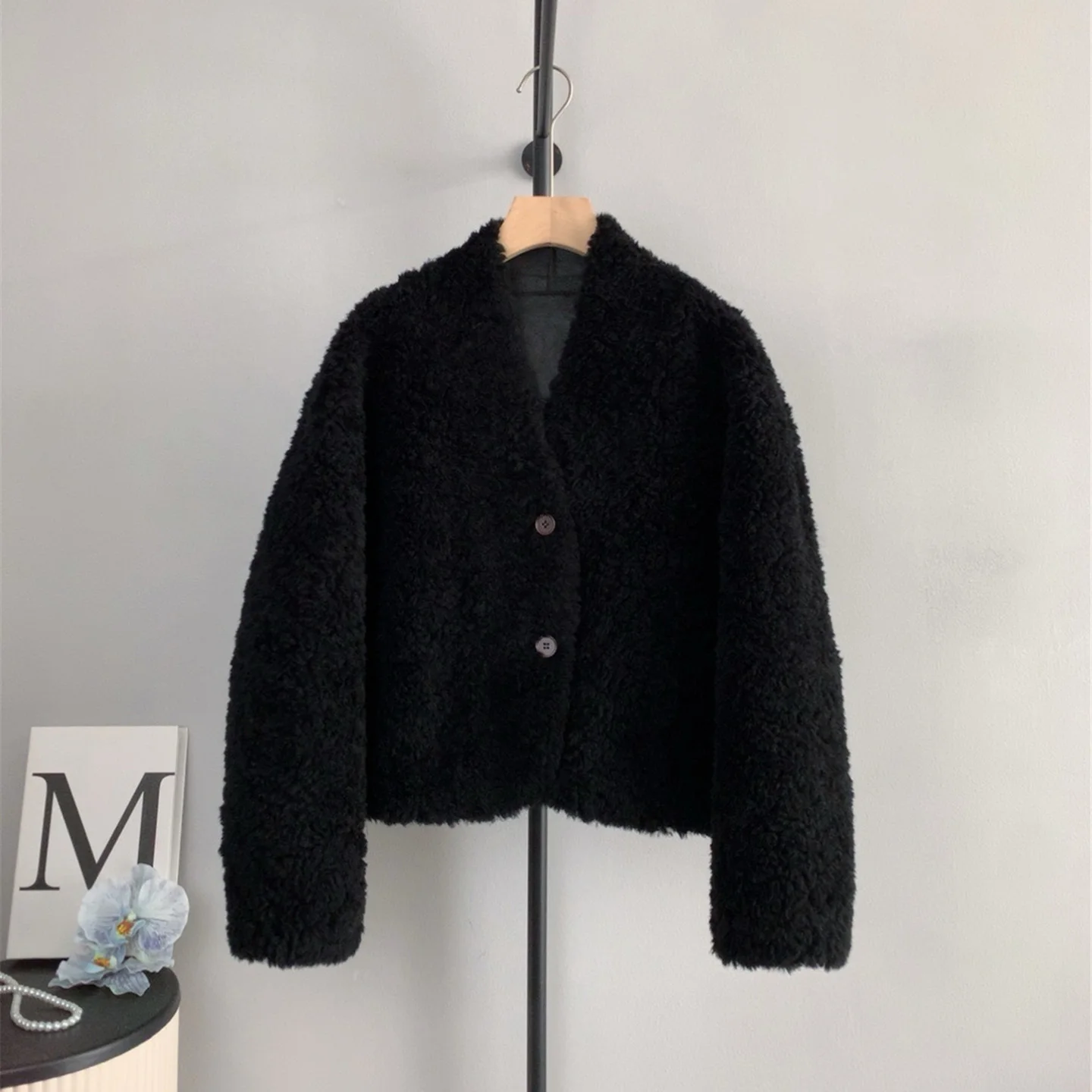 

Korean Style Cashmere Jacket for Women Winter New V-Neck Warm Lamb Wool Fur Outerwear Solid Color Fur Integrated Short Coats