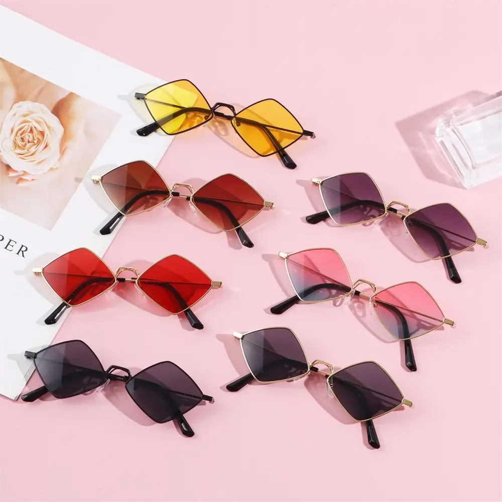 

Retro Diamond Shape Sunglasses For Men Women Trendy Metal Quadrilateral Frame Sunglasses Shades UV Protection Film Sun Glasses