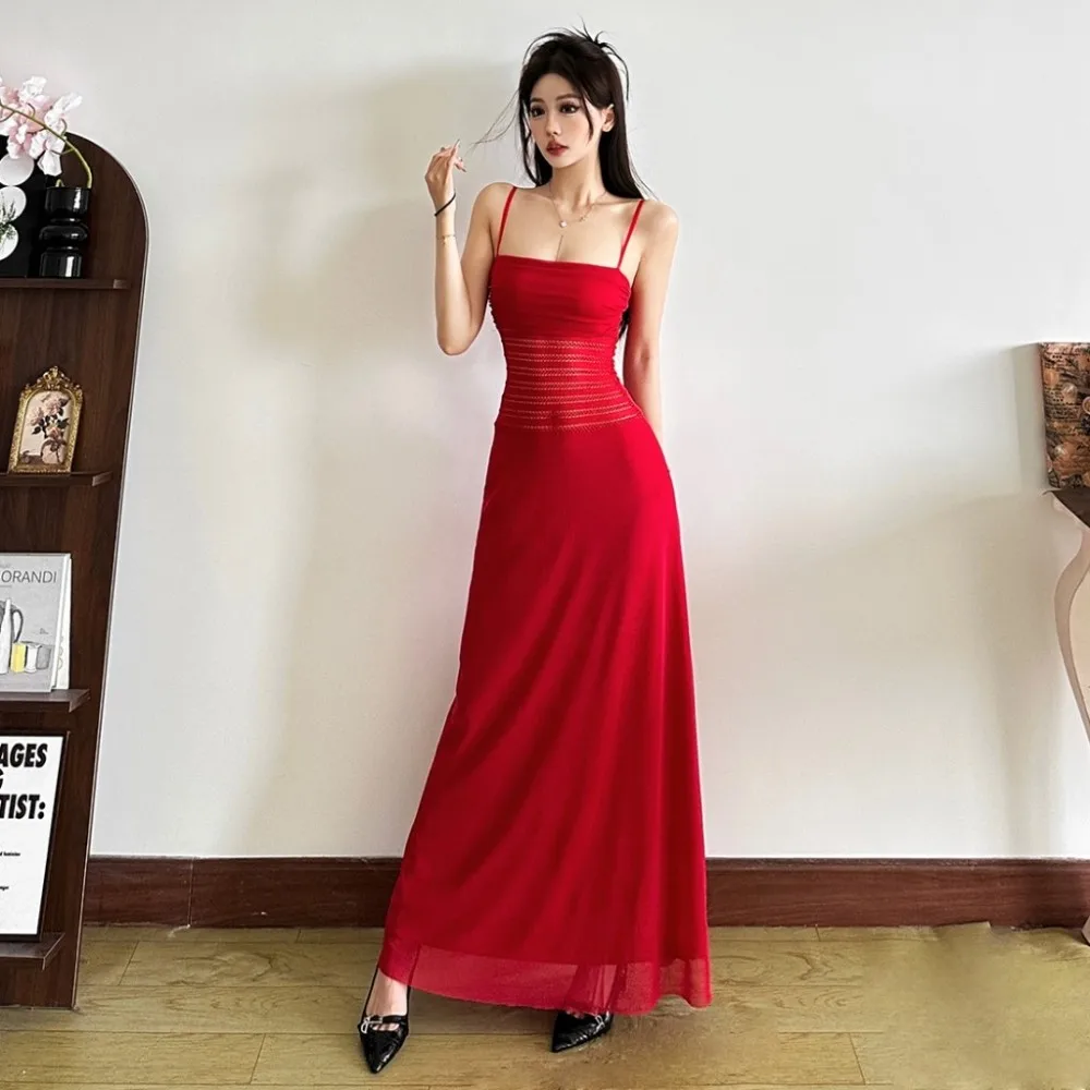 Elegancka czerwona sukienka na ramiączkach SylCue, damska, z głębokim dekoltem, odkrytymi plecami, siateczkowymi wstawkami, obcisła, elastyczna, w stylu świątecznym, długa, typu bodycon.