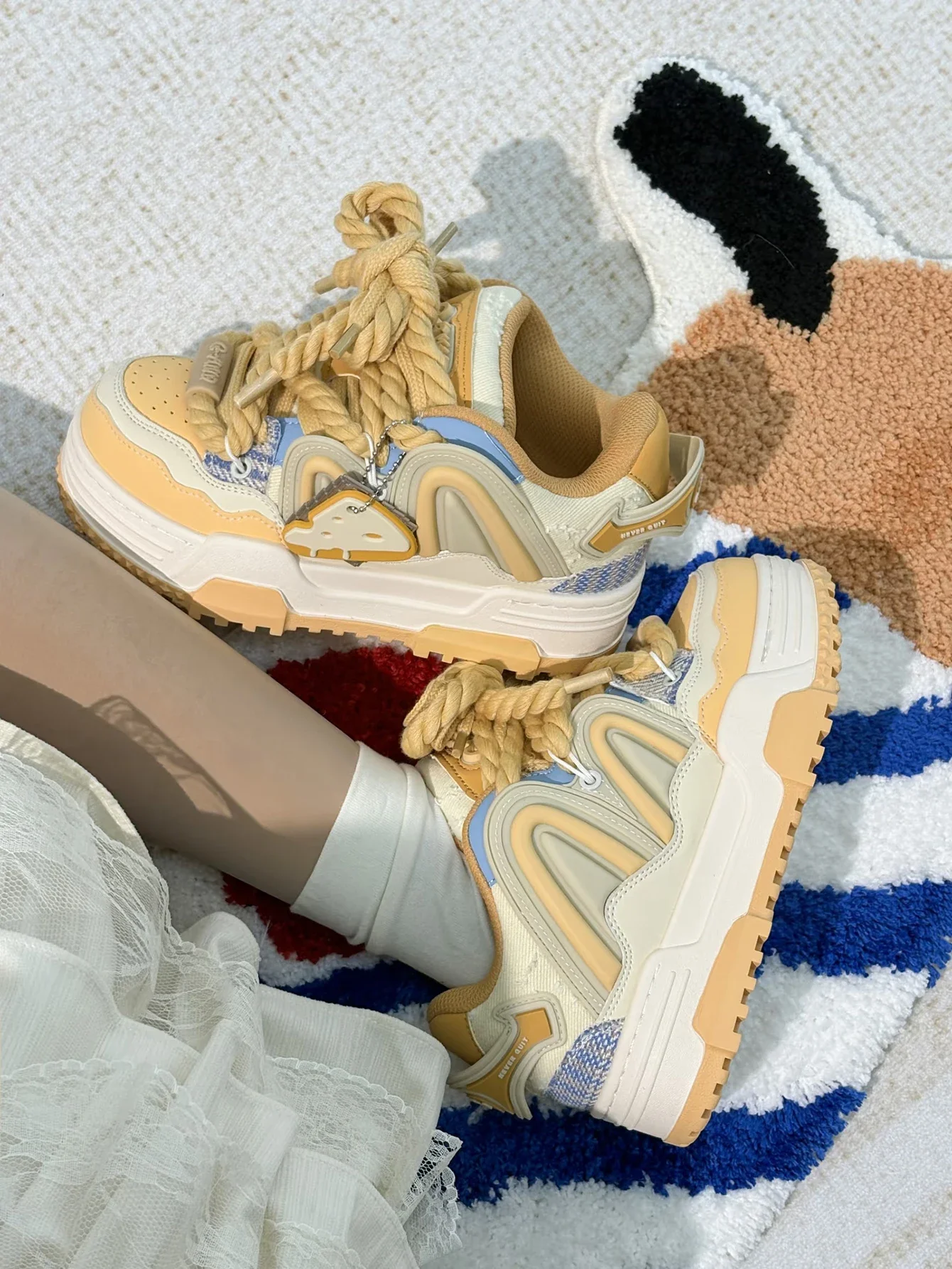 Q-AND yellow cheese sneakers with decorative charm and layered panels retro casual shoes with thick sole Skateboarding Shoes
