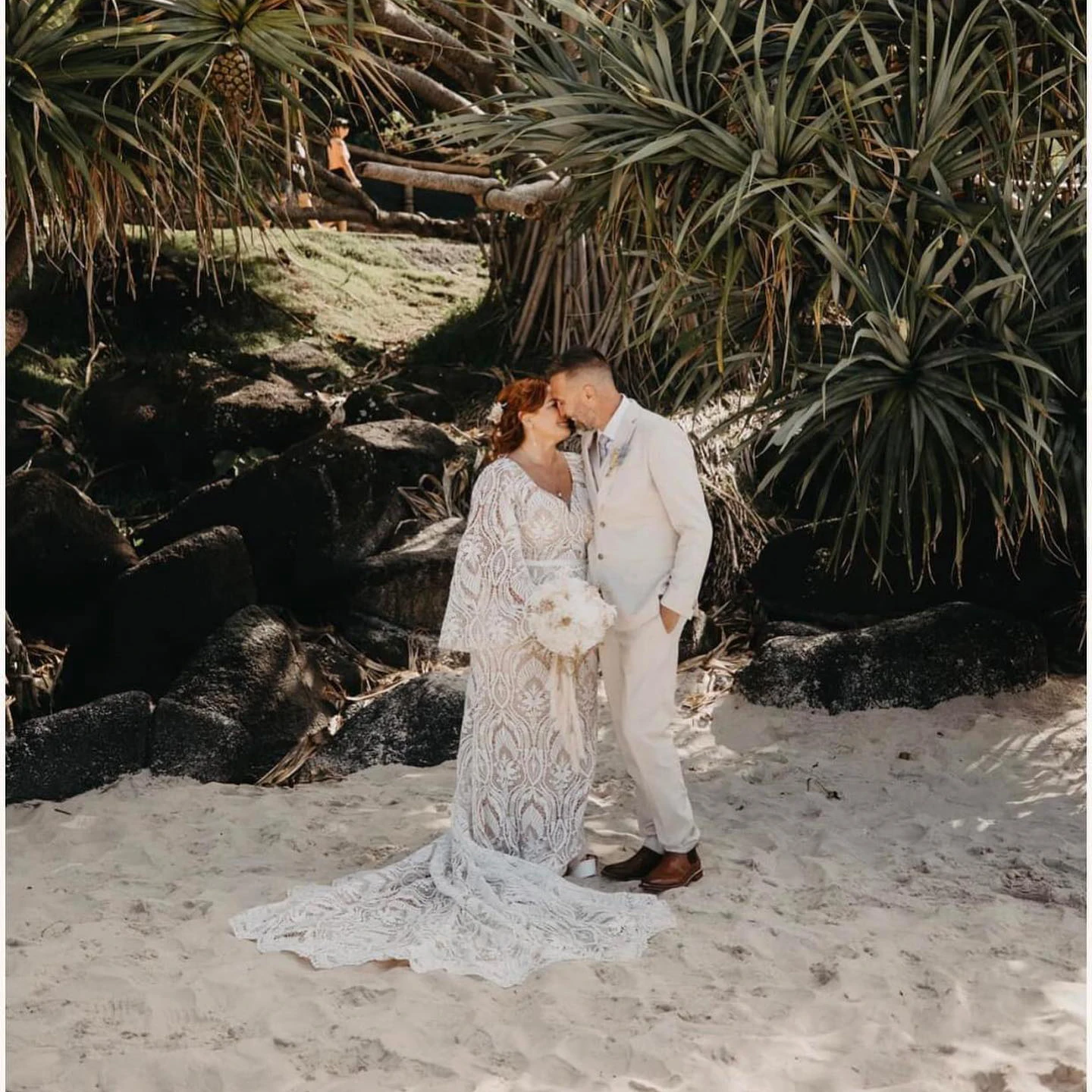 Abito da sposa all'aperto da giardino in pizzo oversize personalizzato Boho con scollo a V quadrato senza schienale lungo a pipistrello maniche larghe abiti da sposa