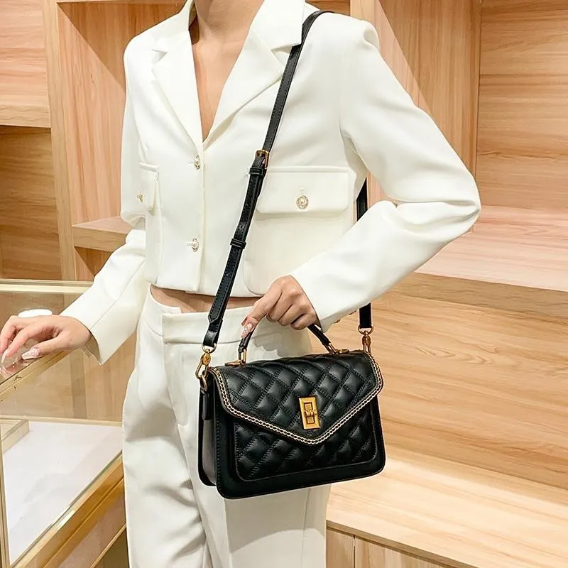 

Light luxury brand women's handbag 2025 new fashionable multifunctional high-end diamond grid handbag single shoulder small squa