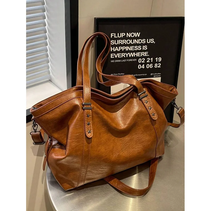 

Fashionable Soft Leather Large Capacity Shoulder Crossbody Bag For Casual Commuting, Retro Solid Color, Star Studded Decoration,