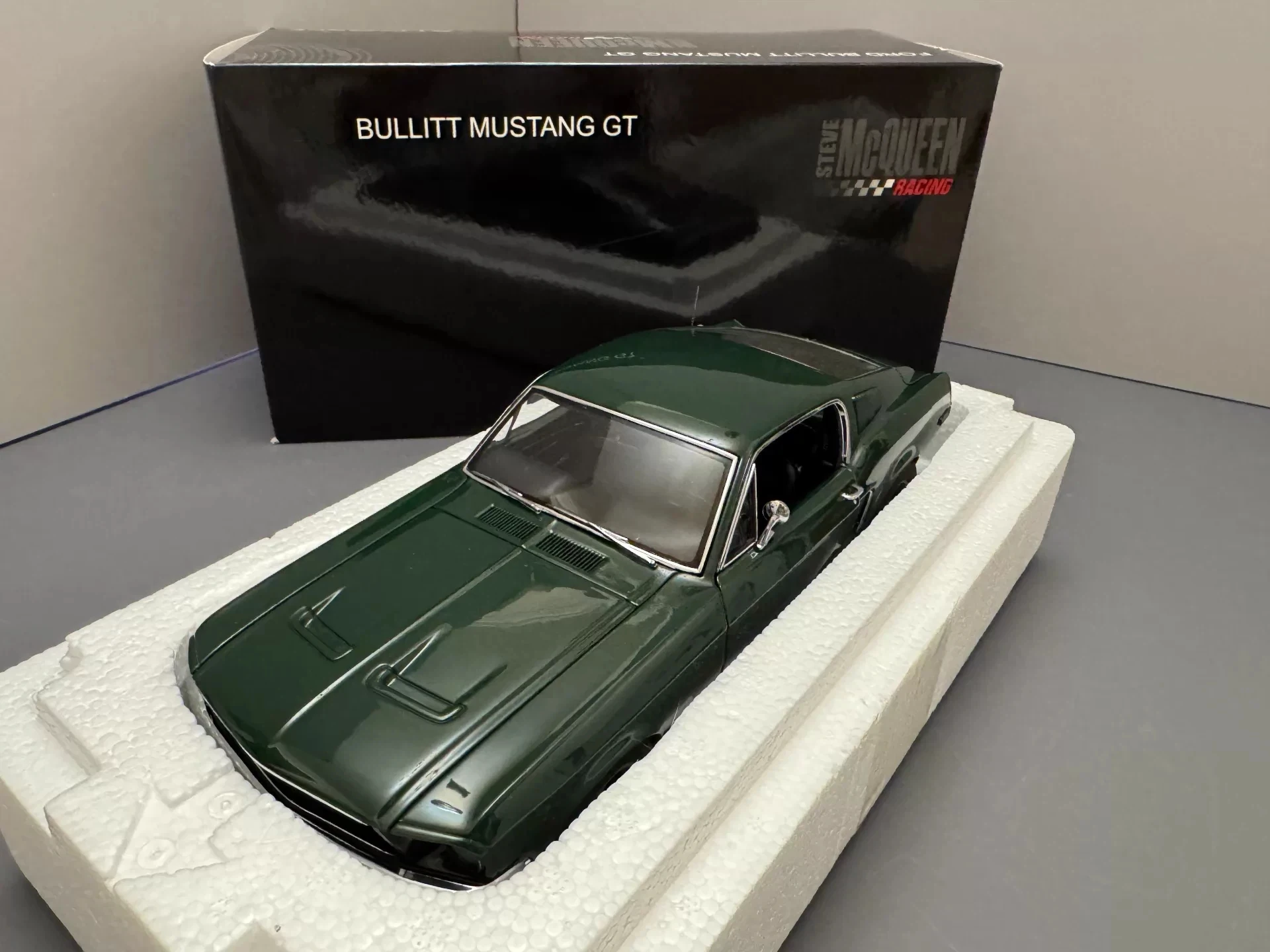 

Autoart 1:18 Bullitt Mustang GT Green Simulation Limited Edition All Open Alloy Metal Static Car Model Toy Gift