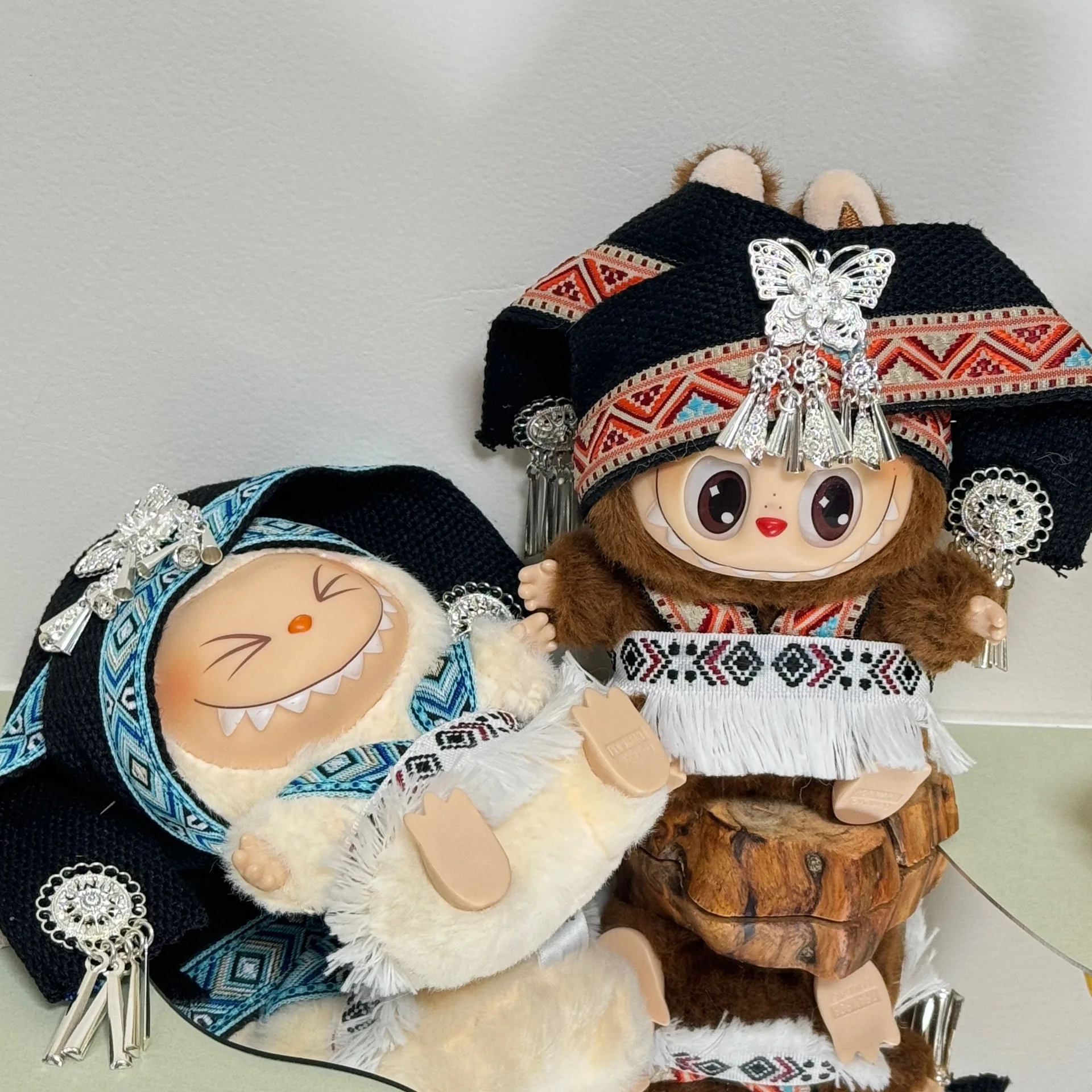 

Одежда Labubu в экзотическом этническом стиле с двумя классическими цветами на выбор (без кукол)