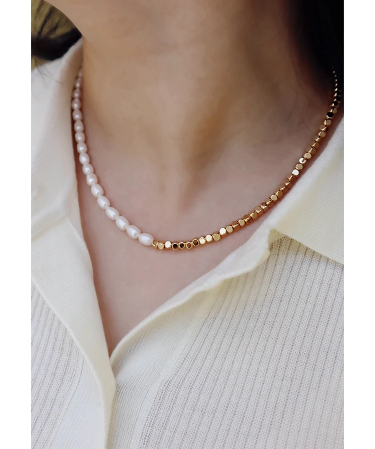 2022 New self-designed Twilight natural freshwater pearl necklace light luxury female niche design versatile clavicle chain