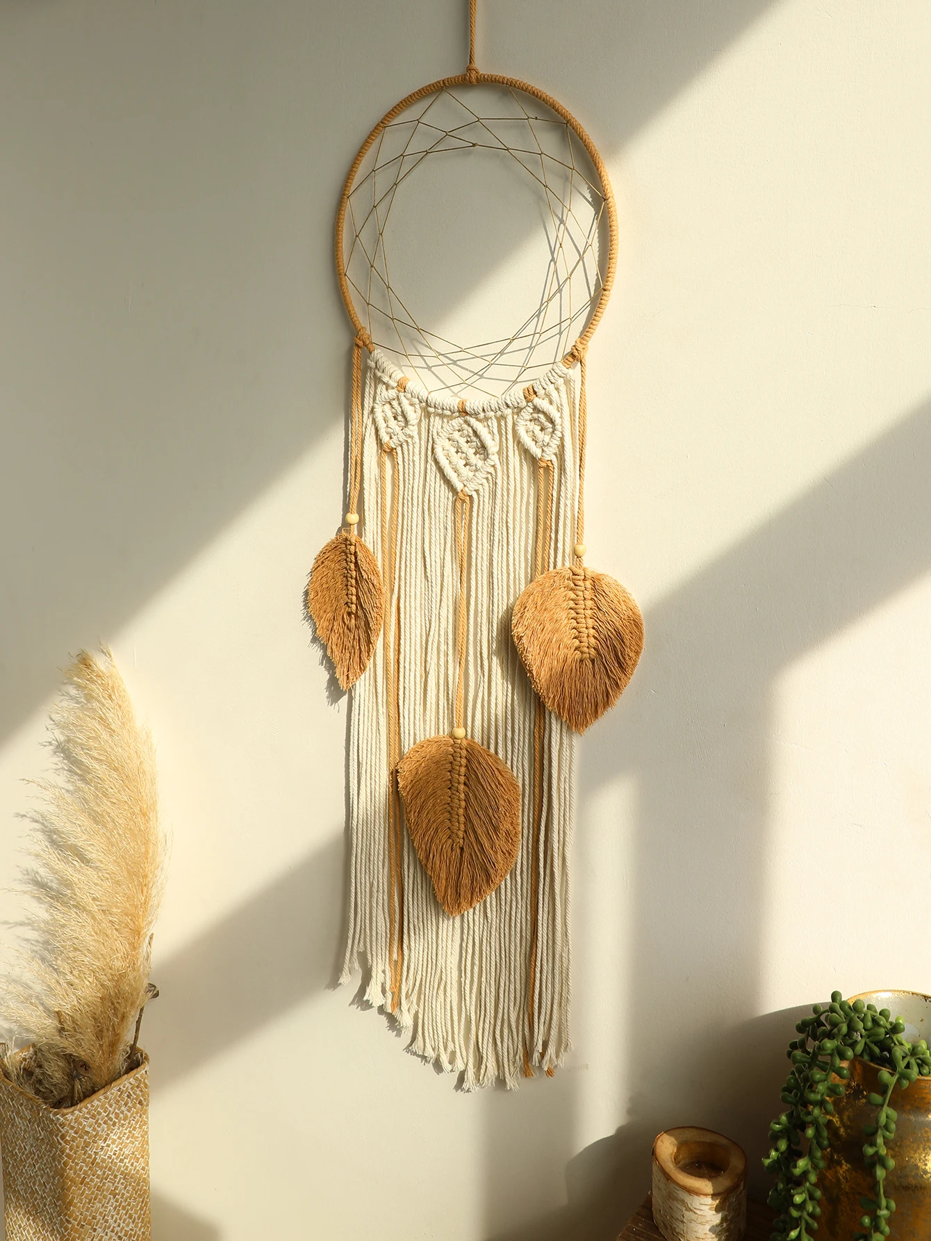 HandWoven Tapestry，Boho Macrame Dream Catcher with Leaf，Nordic Home Decor Wall Hanging Crafts for Bedroom Living Room Decoration
