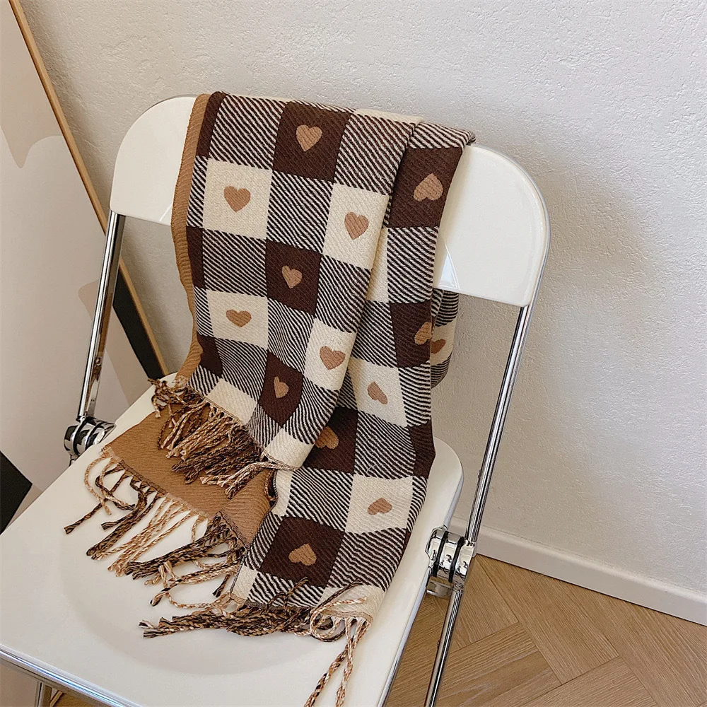 A Fashionable Women's Coffee-Colored Scarf with a Heart-Shaped Pattern, Christmas Scarf, Warm and Windproof, Dry Cleaning Available, Suitable for Evening Dates, Birthday Party Gifts, Women's Accessories