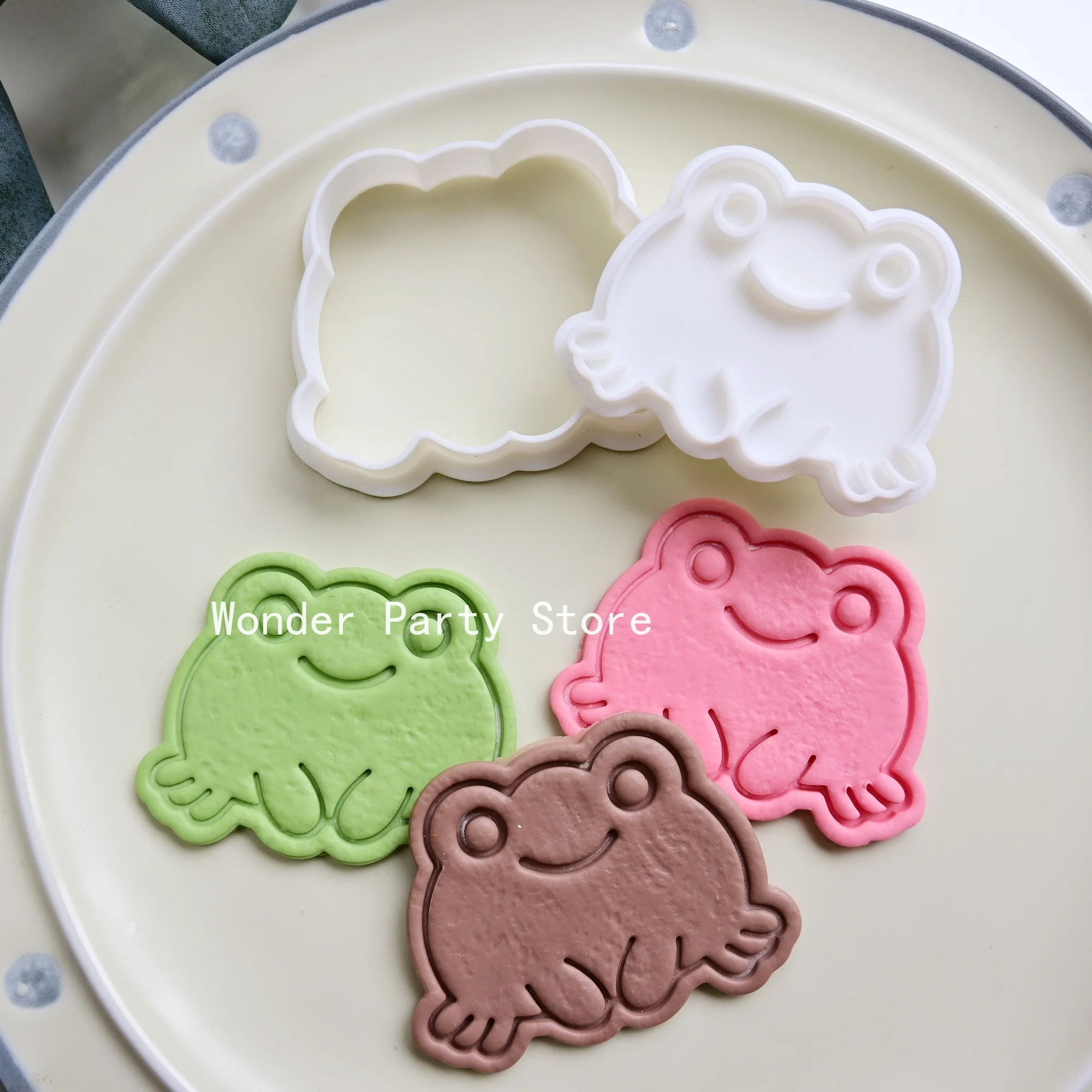 Cute Cartoon Animal Frog Biscuit Mould Cake Decorating Tools Cookie Cutters Baking Tool 3D Plastic Baking Mould Cookie Tools