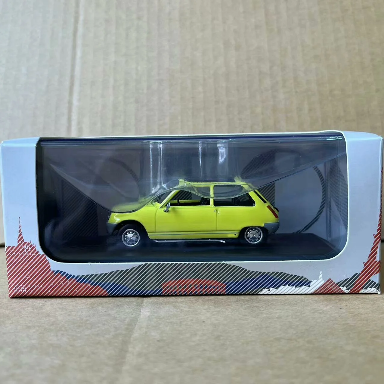 

Модель автомобиля ODEON из литого металла, масштаб 1:43, 5 TL DECOUVRABLE
