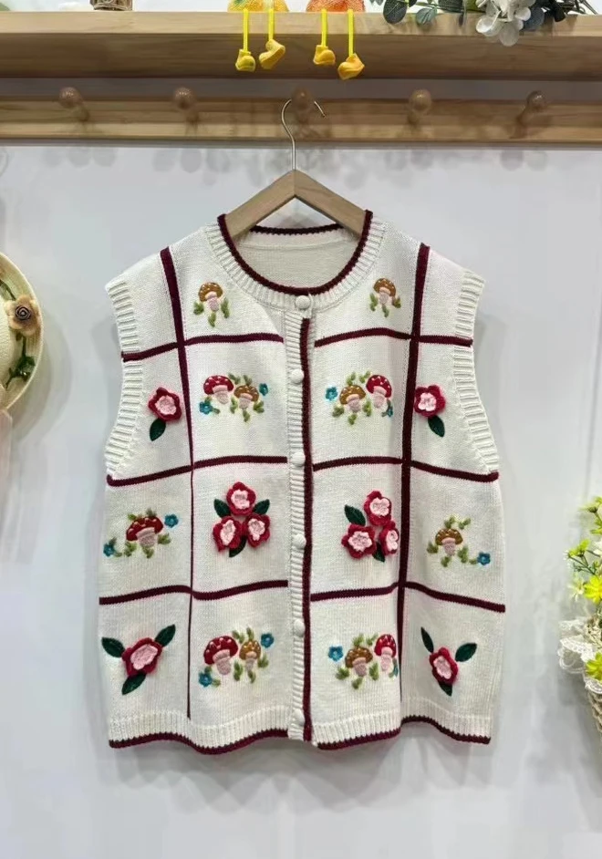 Autumn New Sweet Mori Style Embroidered Sweater Vest Women Flowers Single Breasted Sleeveless Tops D122