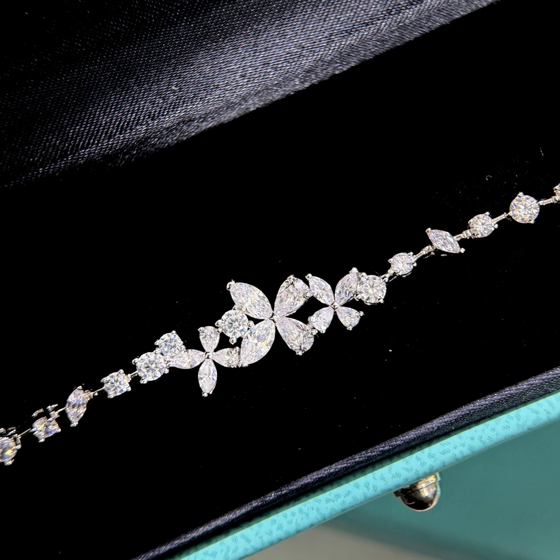 

2024 New Trend Hot Selling Brand High Quality European Luxury Women's Jewelry Bracelet Zircon Classic Pure 925 Silver Ice Flower