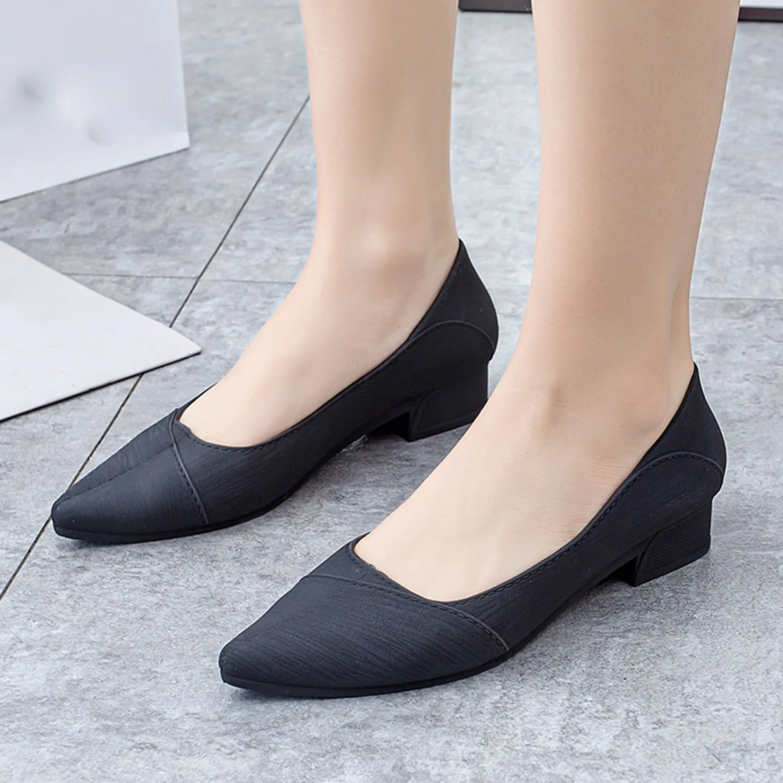 2024 Fashion Slip on mocassini traspirante Stretch Ballet Shallow Solid Square Heels donna Soft Bottom scarpe da barca a punta