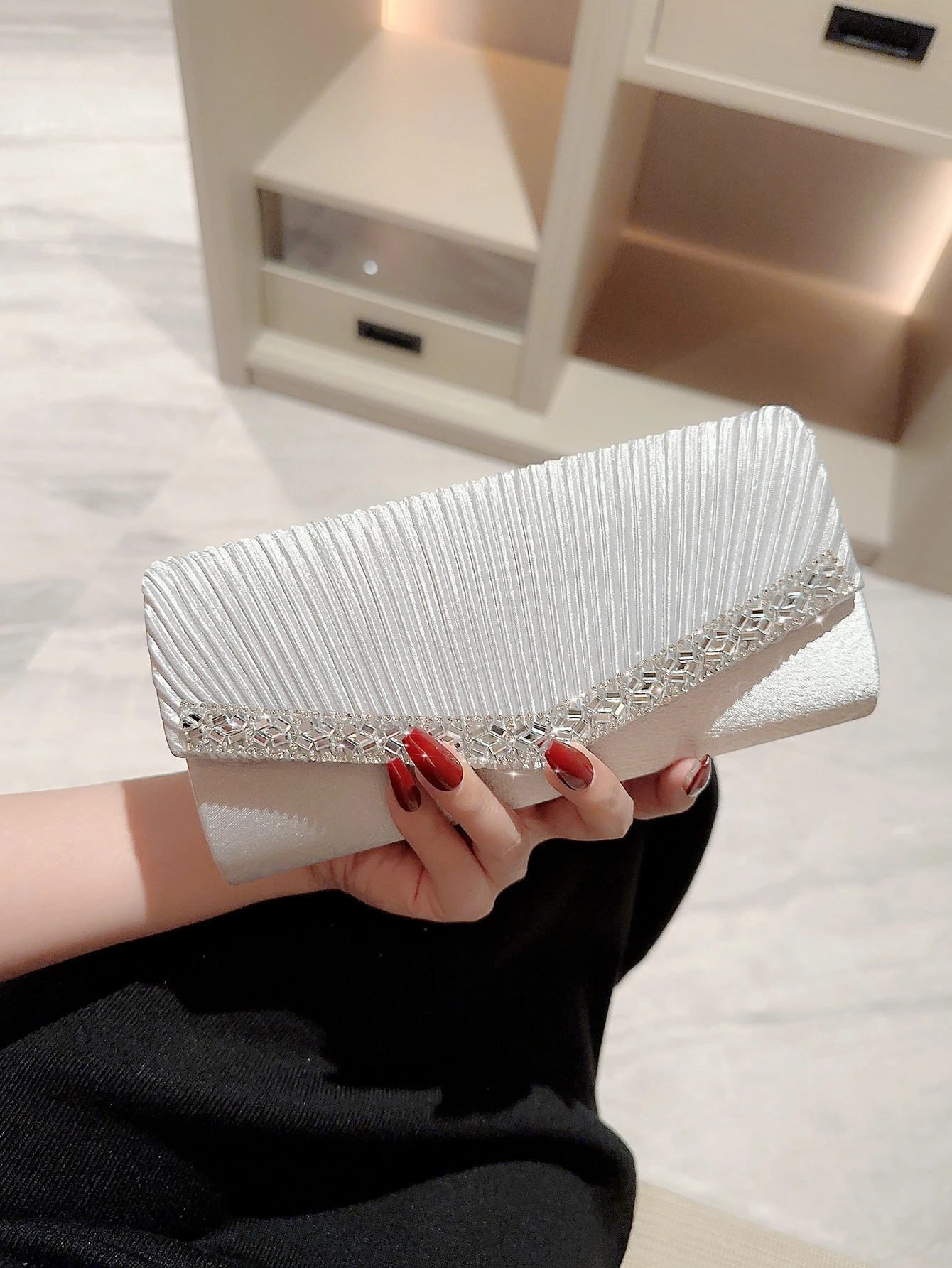 

New European and American Fashion Pleated Handbag Paired Rhinestone Velvet Minimalist Dinner Crossbody for Women Evening Bag