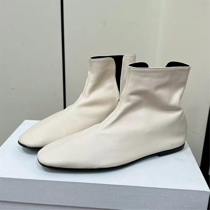 

Новые короткие ботинки, женские подиумные туфли с квадратным носком, женские ботинки из мягкой натуральной кожи, белые, черные ботинки, женские ботильоны на плоской подошве