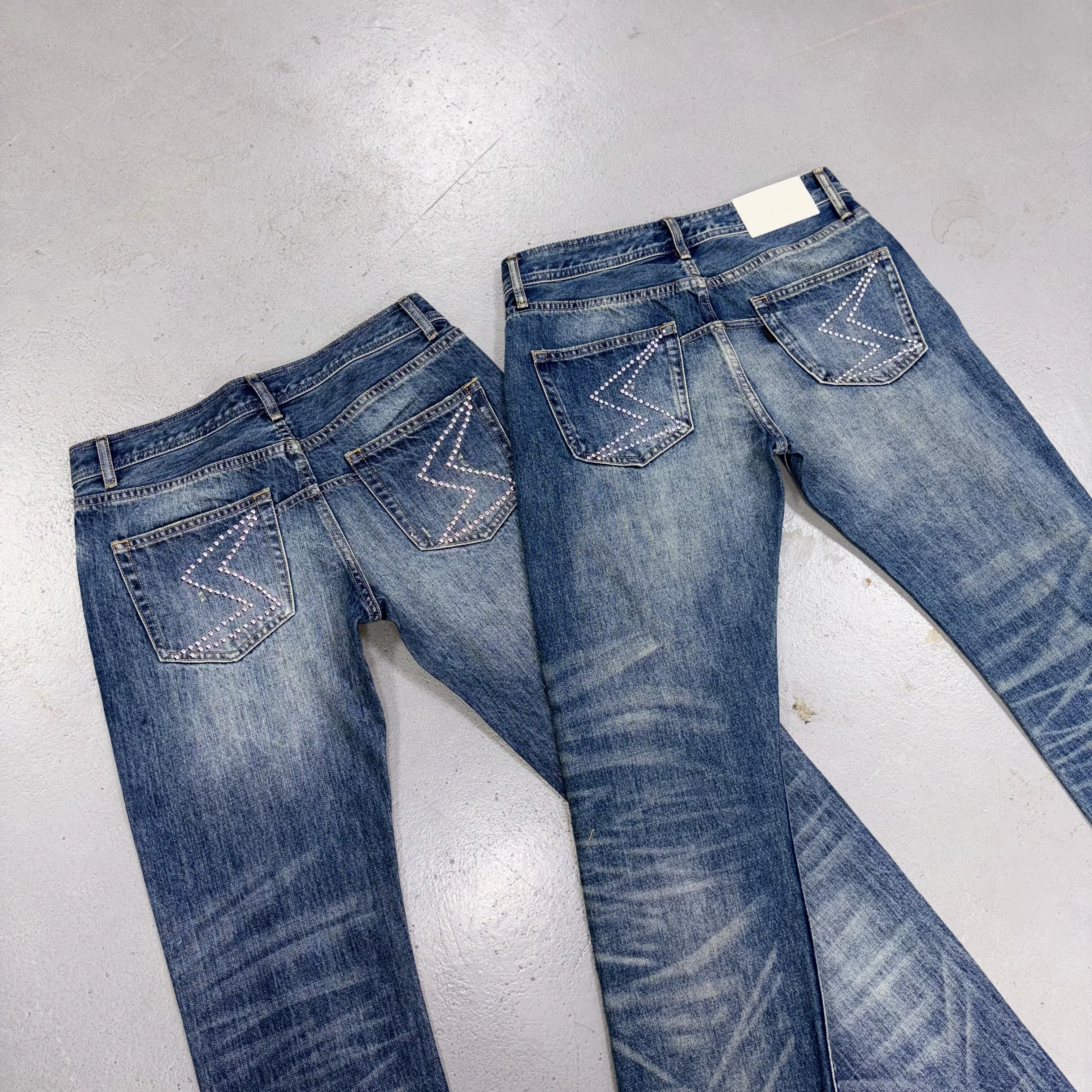 العلامة التجارية الجديدة Undercover كلمات التطريز Thunderbolt مستقيم بانت الجينز القطن الدنيم السراويل الراحة جينز غير رسمي حجم 1 2 3 # NE138 #3