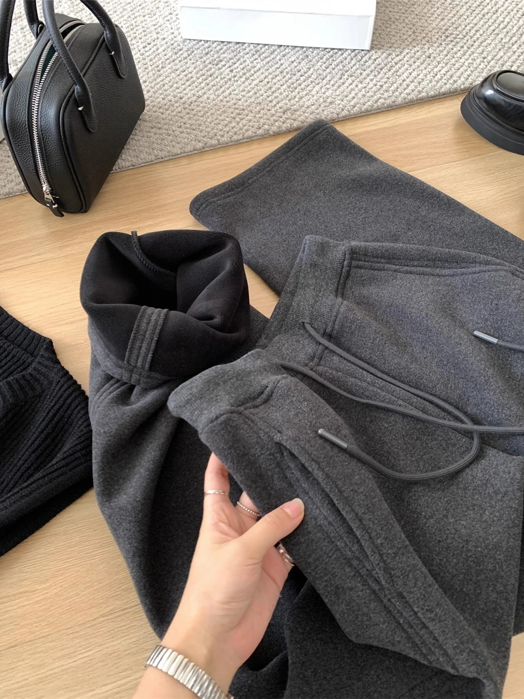 

Comfortable Skin-Friendly Korean Style Thickened Casual Sweatpants Women's High Waist Wide Leg Pants with Pockets for Daily Wear