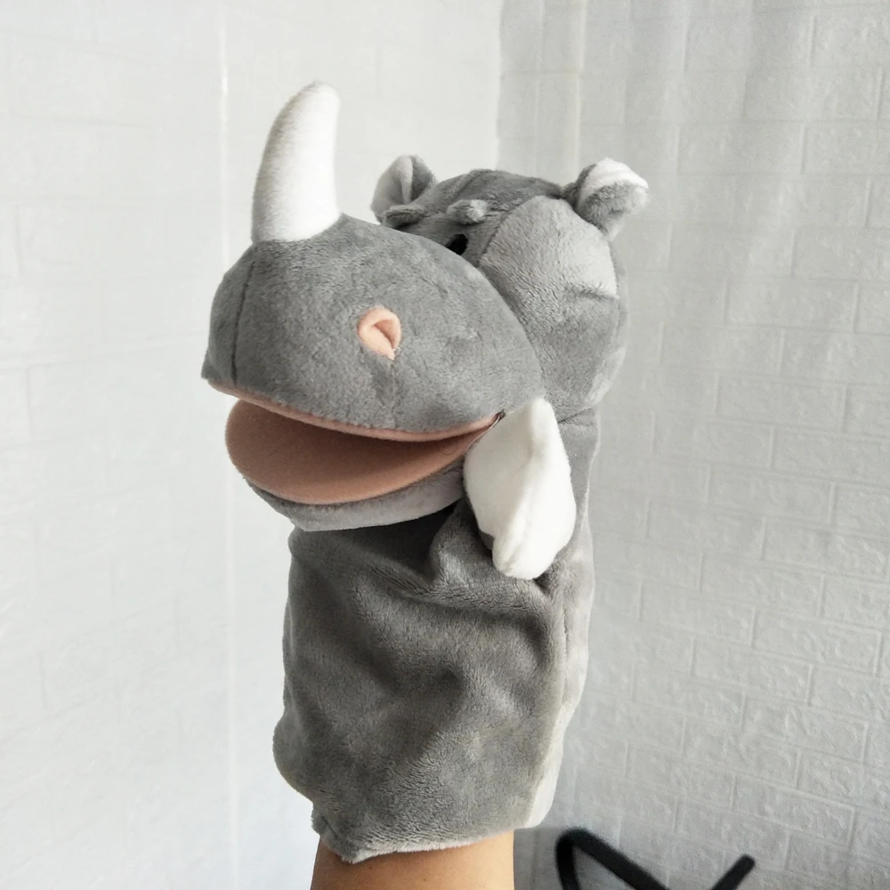 口を開けたサイのハンドパペットの赤ちゃんぬいぐるみ