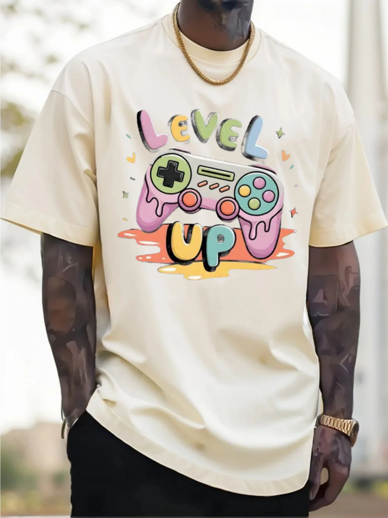 تي شيرت رجالي قطني غير رسمي جديد 2025 مع وحدة تحكم ألعاب مطورة طباعة تصميم نيون نابض بالحياة مريح وأنيق