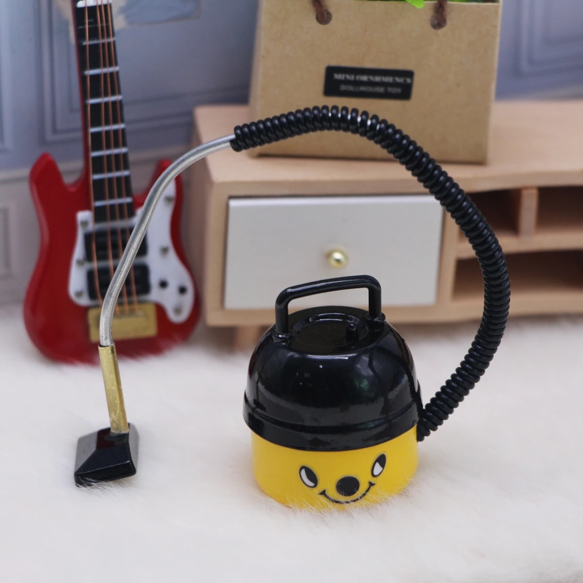 1Pc Dollhouse Miniature Matal Vacuum Cleaner Simulation Bedroom Home Scene Props Kid Gift Furniture Model Decoration Accessories