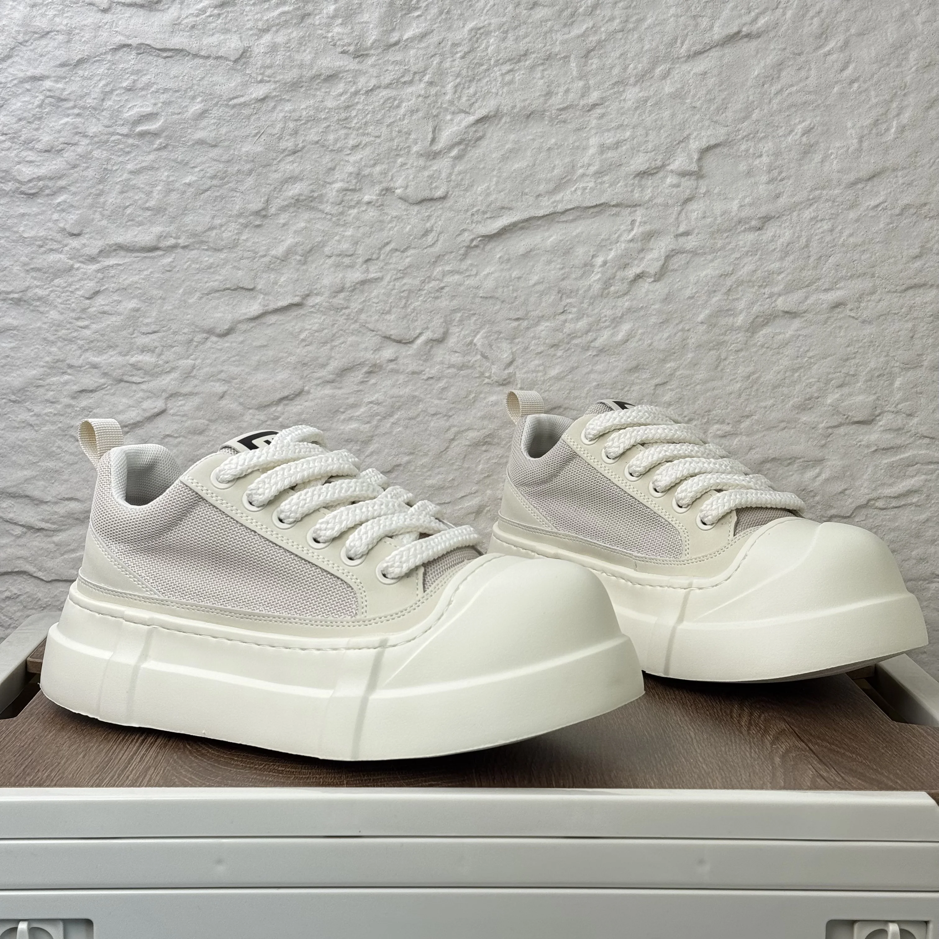 scarpe-sportive-casual-da-uomo-traspiranti-in-mesh-versatili-per-l'estate-2026-sneakers-comode-con-suola-spessa-e-punta-larga-alla-moda