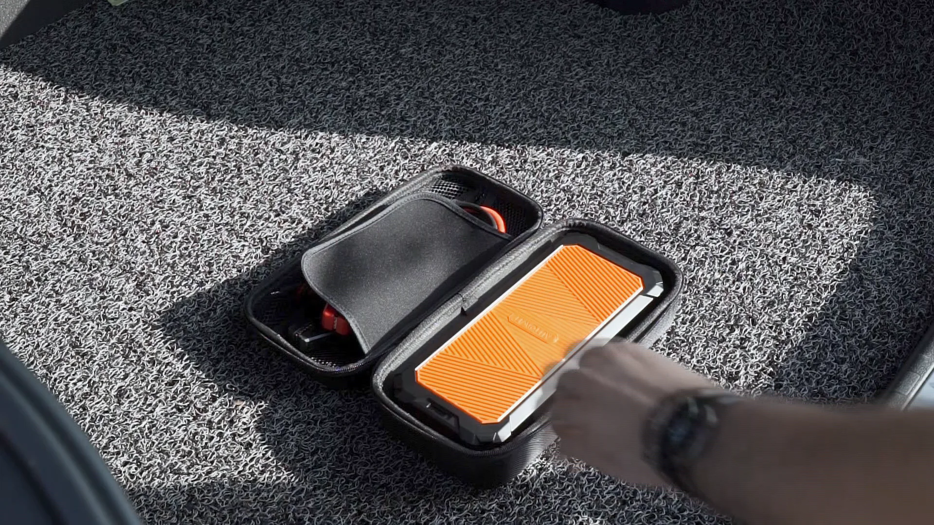 High-quality portable battery-free car starter, strong endurance and vitality, suitable for 5.0L gasoline/3.0L diesel engine