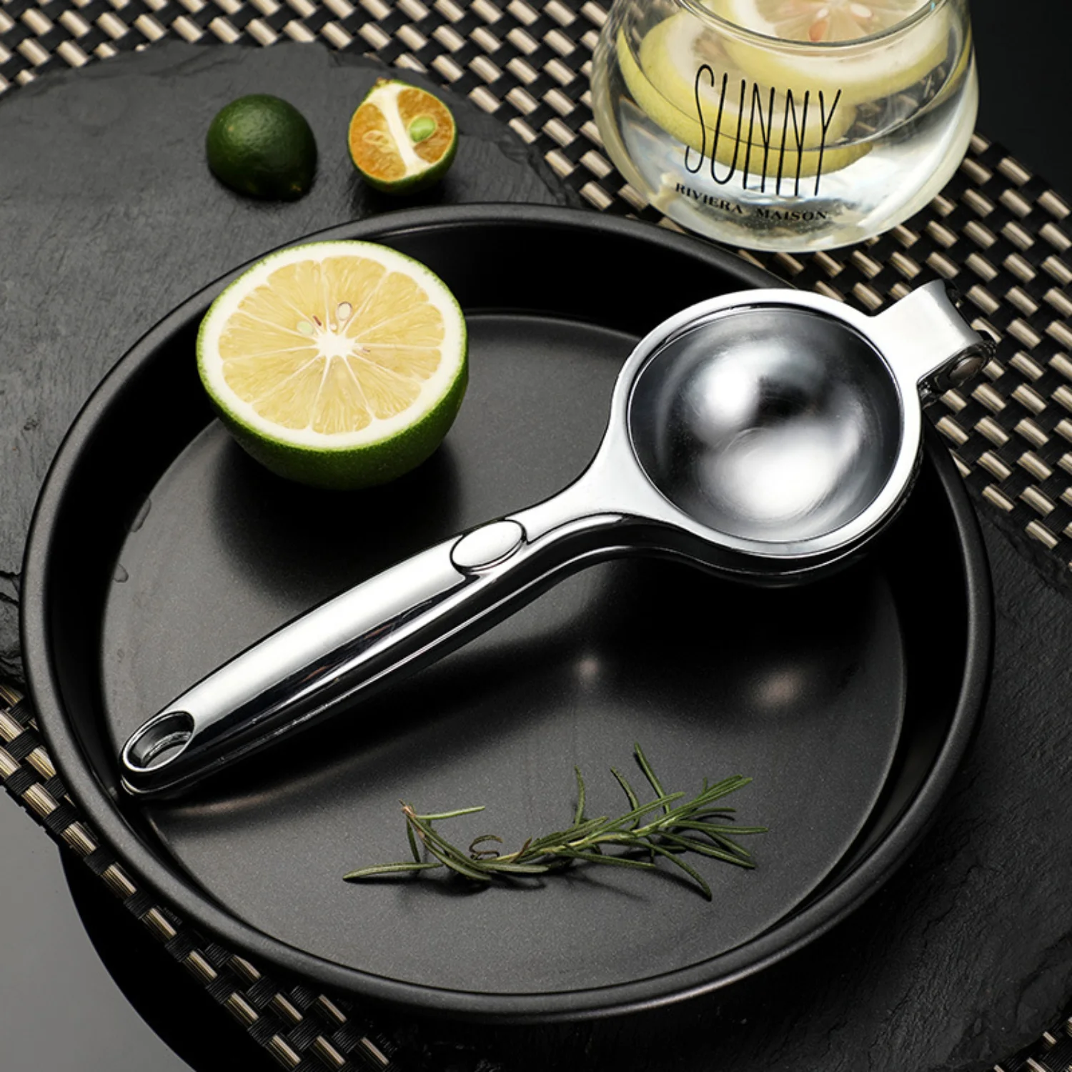 High-Quality Zinc Alloy Manual Lemon Squeezer, Multifunctional Juice Press for Fruit Orange Juice - Essential Kitchen Accessory