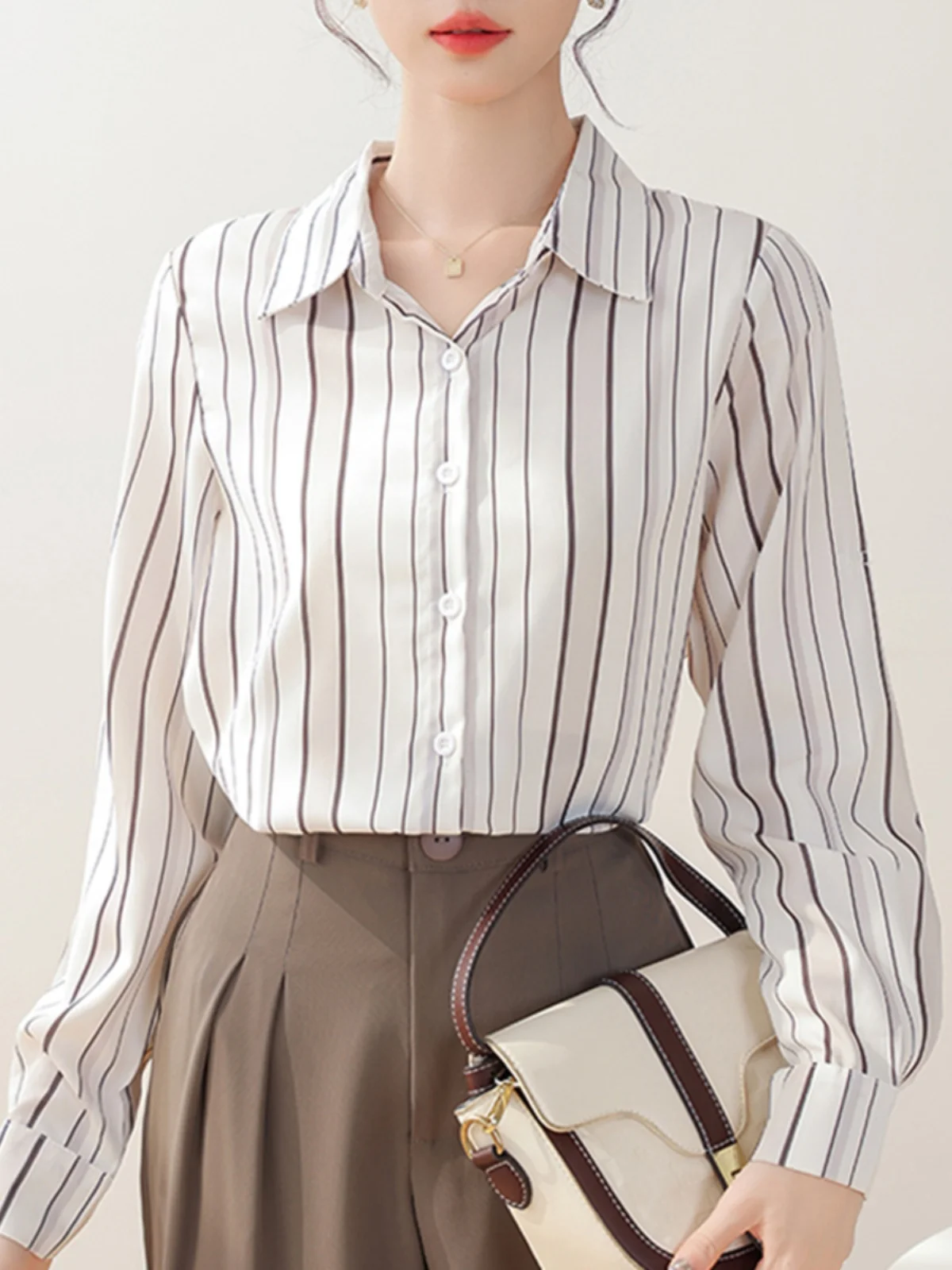 

Женская блузка для повседневной носки, дизайн весна 2025, новая, уникальная, красивая, универсальная, в корейском стиле, свободного кроя, с длинными рукавами, стройнящая фигуру.