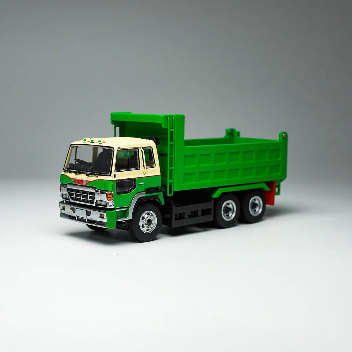 DBGT 1:64 Maßstab Druckguss-Legierung Hino Super Dolphin LKW Spielzeugautos Modell Klassiker Nostalgie Erwachsenengeschenke Souvenir Statische Ausstellung