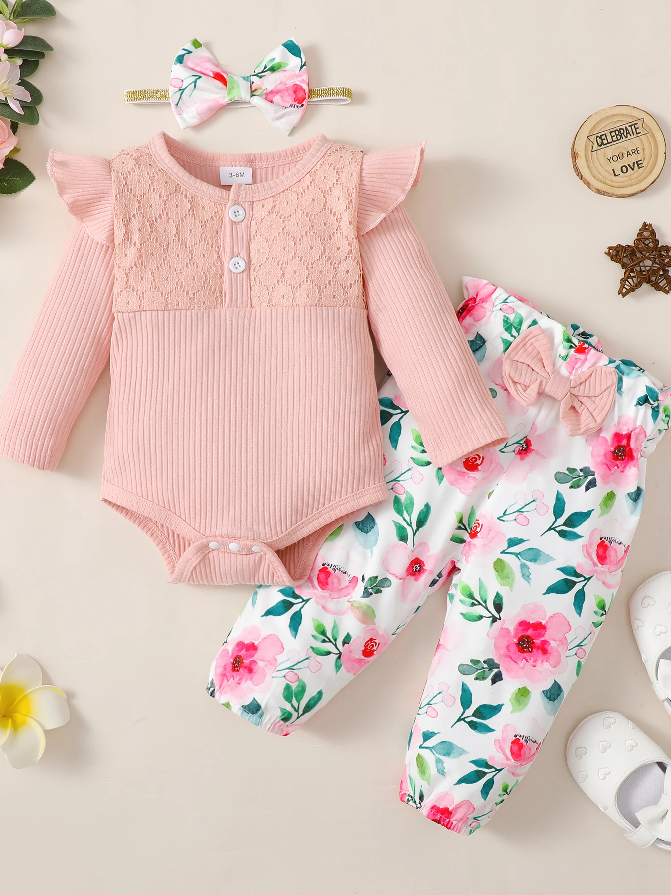 

3 шт., кружевное боди с круглым вырезом для маленьких девочек + брюки с принтом + повязка на голову с бантом, весенне-осенний комплект для малышей в возрасте 0-18 месяцев