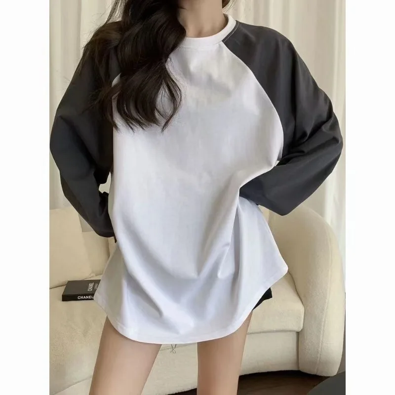 

Comfortable and Minimalist Color Blocked T-shirt for Women Long Sleeved with Dual Tone Splicing Long Sleeved Loose Casual Top