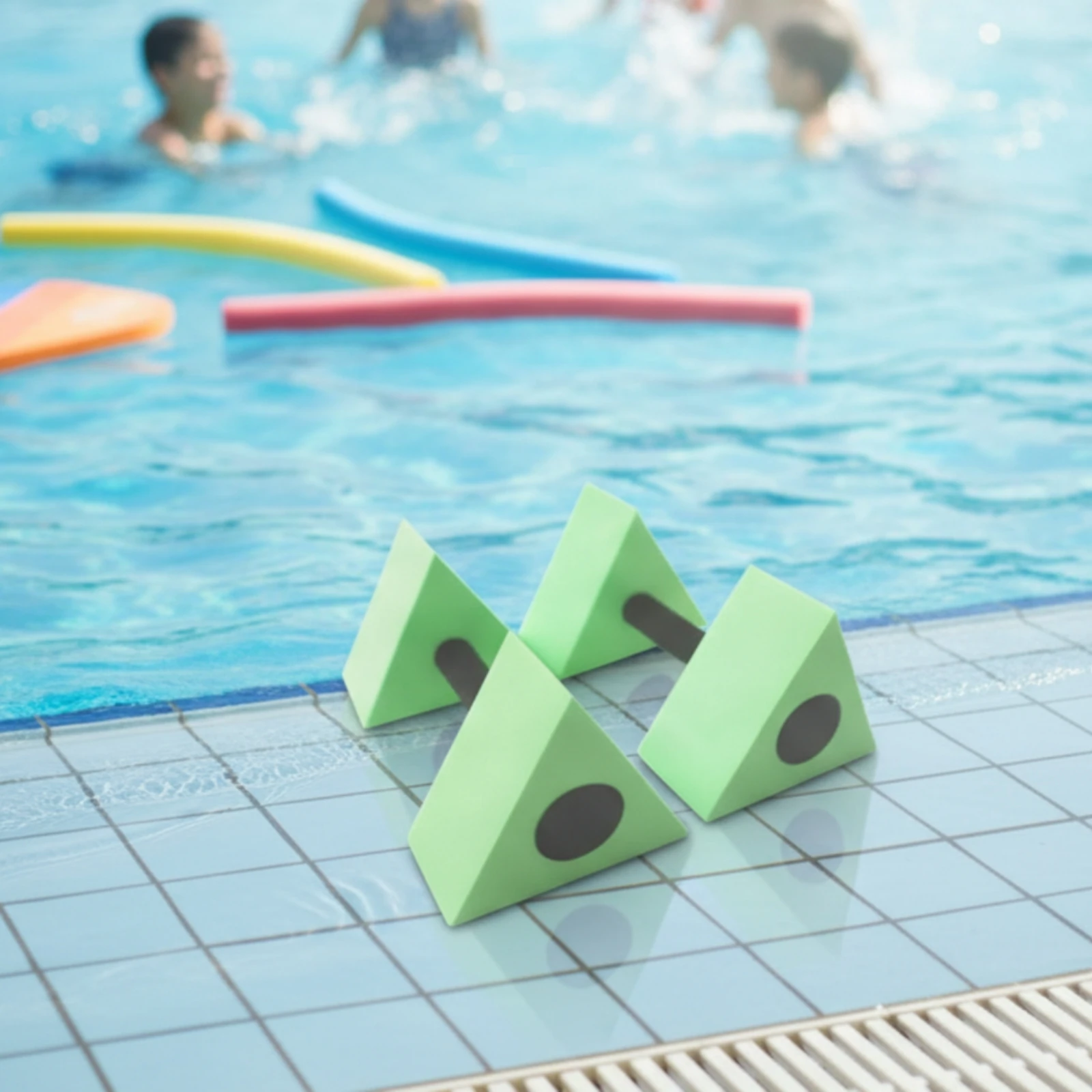 三角形ウォーターダンベル-イージーグリップevaフォームウォーターダンベル-水中エクササイズダンベル-低衝撃スイムバー-長持ちするダンベル