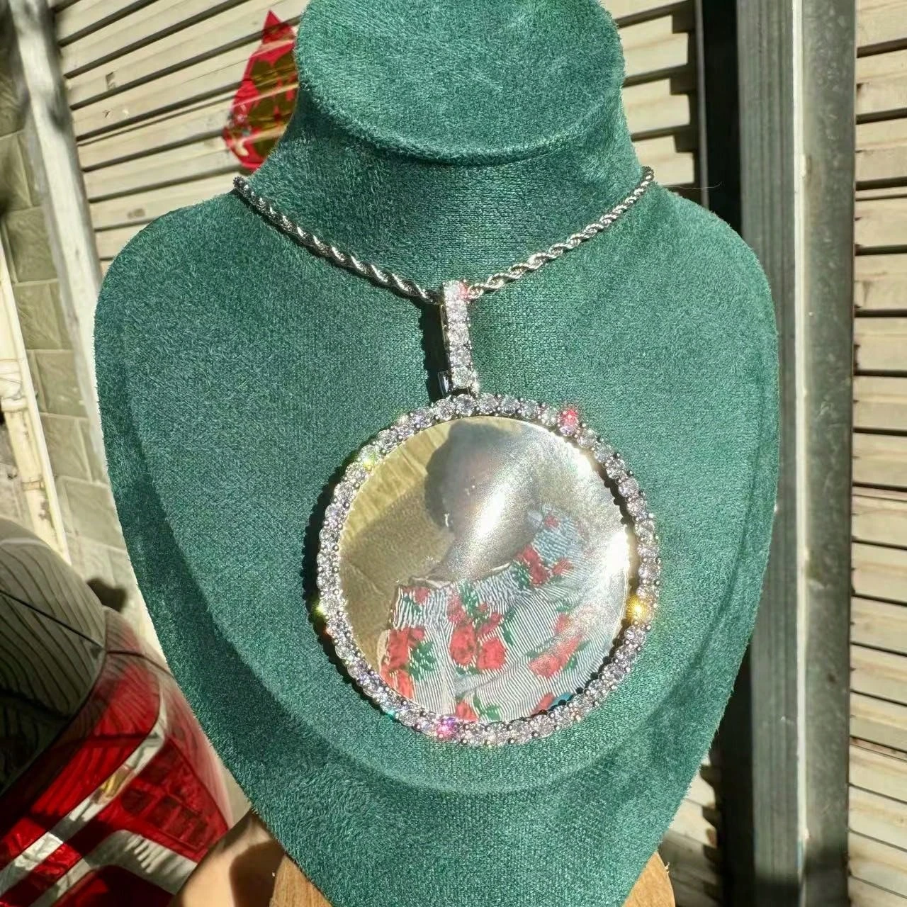 

Customized photo frame pendant necklace, personality, hip-hop, pop, retro, suitable for everyone, gift giving, commemoration