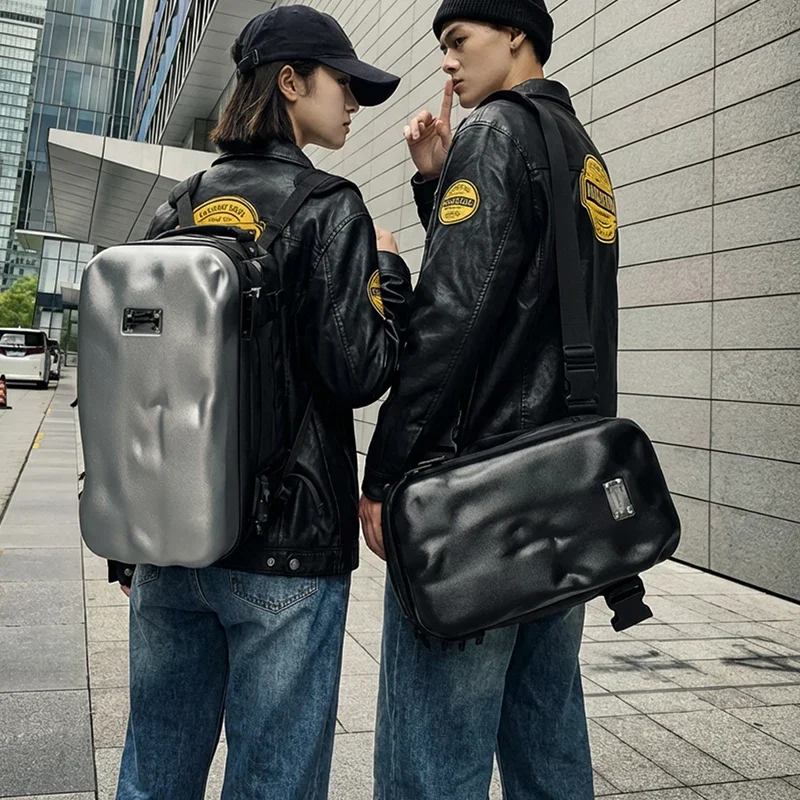 

Рюкзак через плечо с твердым корпусом для мужчин и женщин, текстурированная поверхность из ПВХ, длинная сумка на плечо в мотоциклетном стиле, стильные уличные рюкзаки